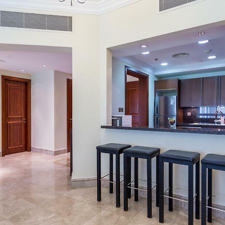 Beachfront Two Bedrooms On Palm Jumeirah By Deluxe Holiday Homes Dubai Exteriör bild