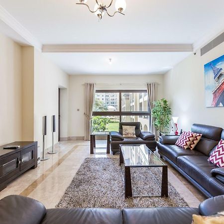 Beachfront Two Bedrooms On Palm Jumeirah By Deluxe Holiday Homes Dubai Exteriör bild