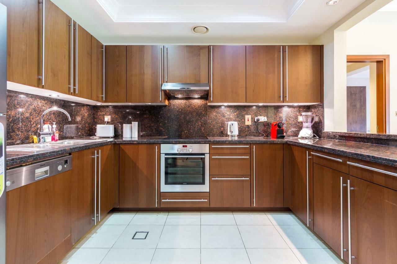 Beachfront Two Bedrooms On Palm Jumeirah By Deluxe Holiday Homes Dubai Exteriör bild