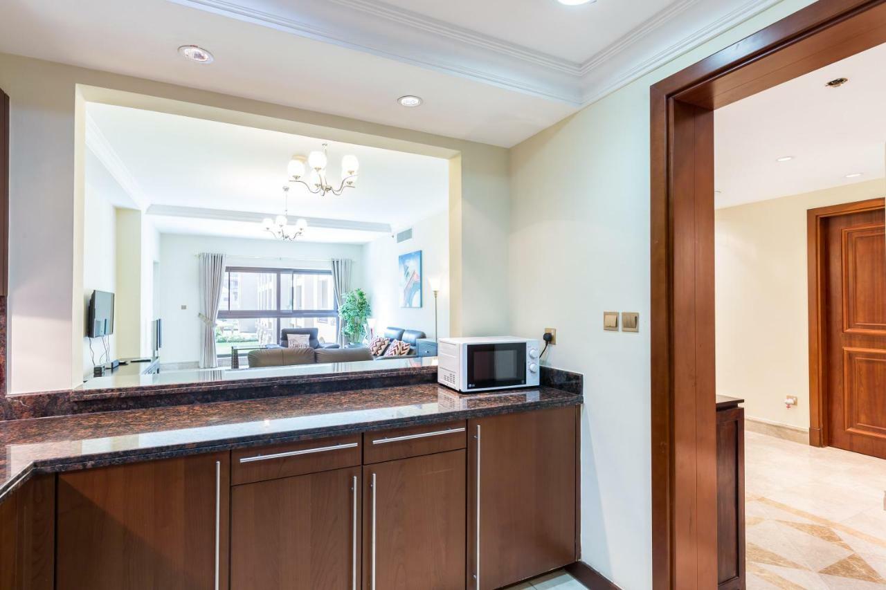 Beachfront Two Bedrooms On Palm Jumeirah By Deluxe Holiday Homes Dubai Exteriör bild