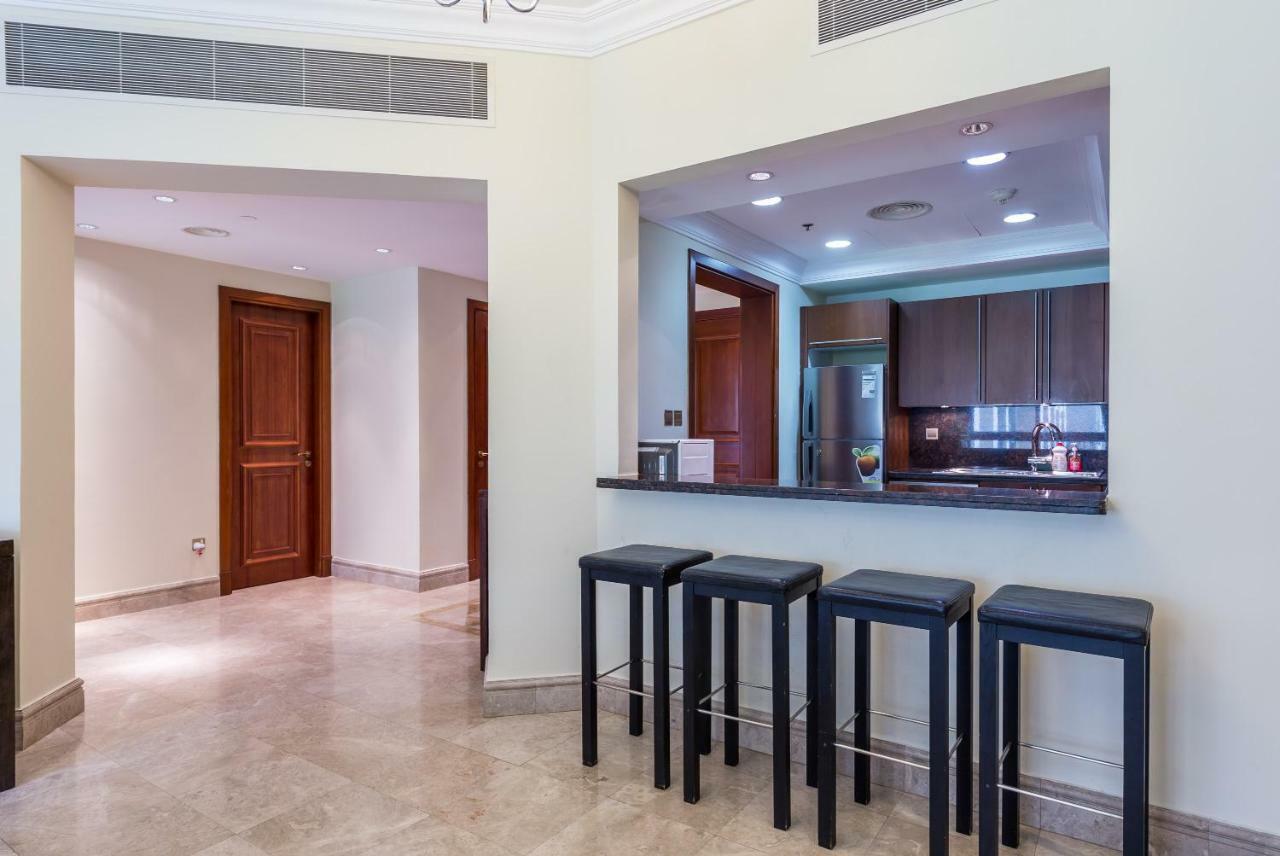 Beachfront Two Bedrooms On Palm Jumeirah By Deluxe Holiday Homes Dubai Exteriör bild