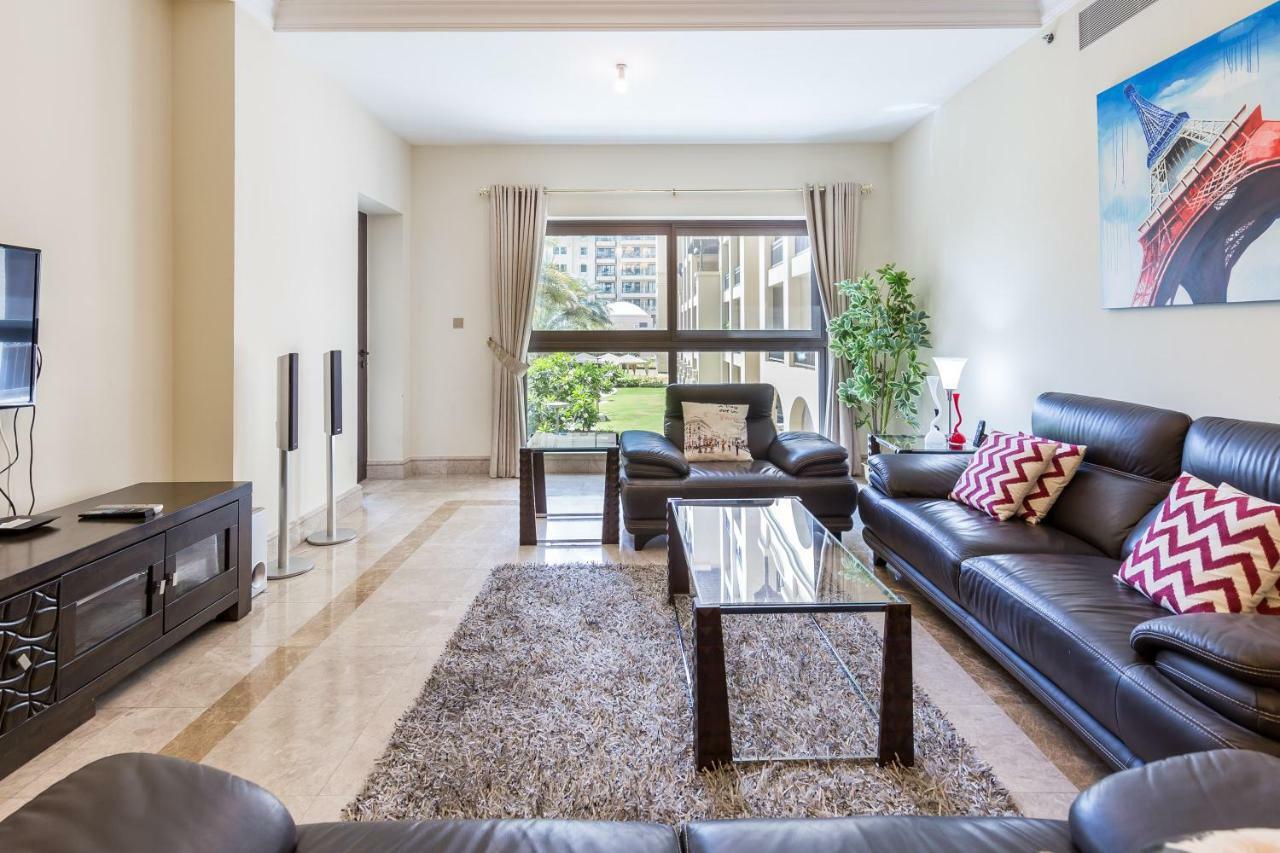 Beachfront Two Bedrooms On Palm Jumeirah By Deluxe Holiday Homes Dubai Exteriör bild