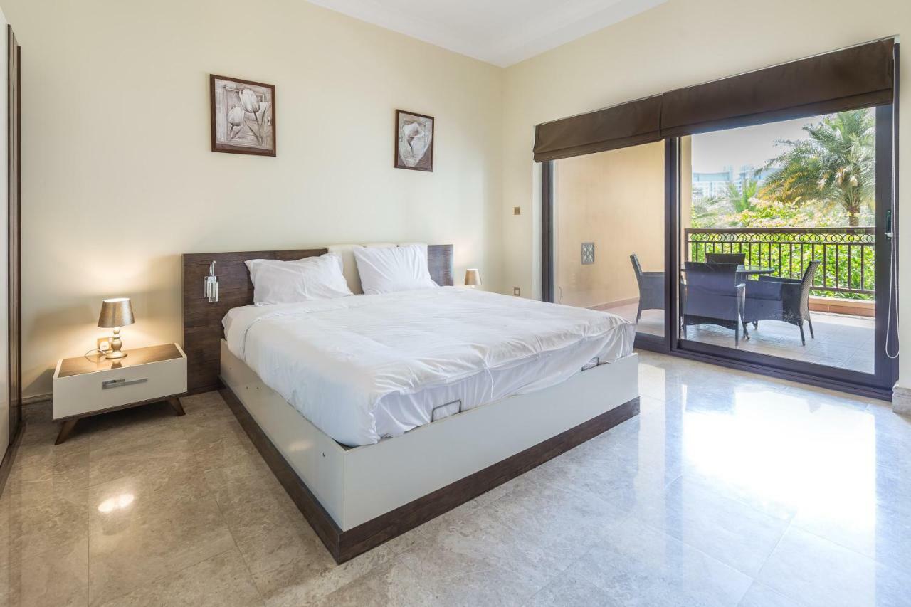 Beachfront Two Bedrooms On Palm Jumeirah By Deluxe Holiday Homes Dubai Exteriör bild