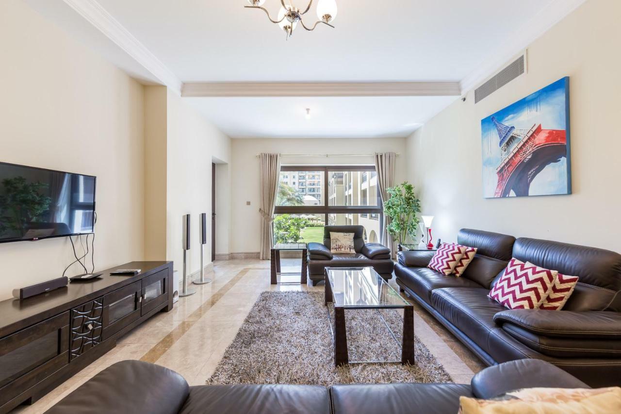 Beachfront Two Bedrooms On Palm Jumeirah By Deluxe Holiday Homes Dubai Exteriör bild