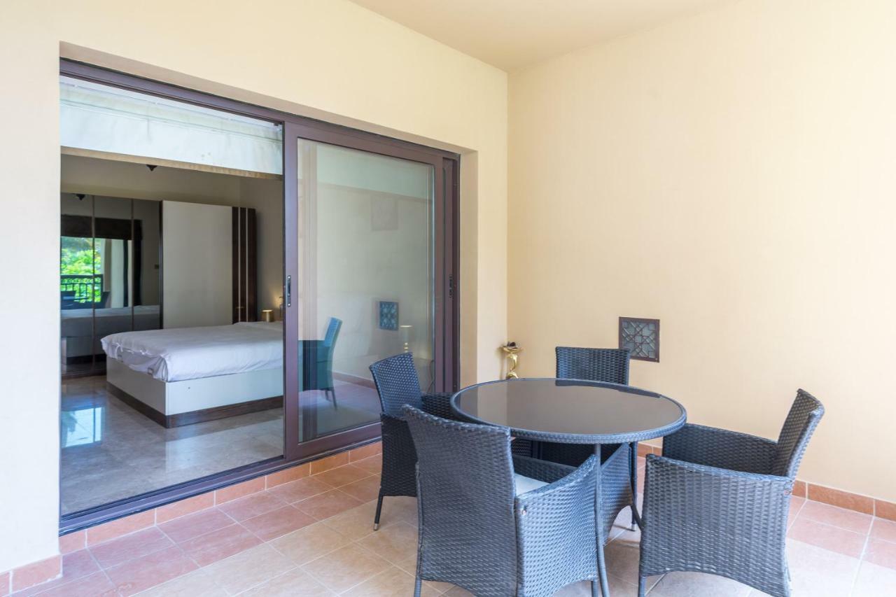 Beachfront Two Bedrooms On Palm Jumeirah By Deluxe Holiday Homes Dubai Exteriör bild
