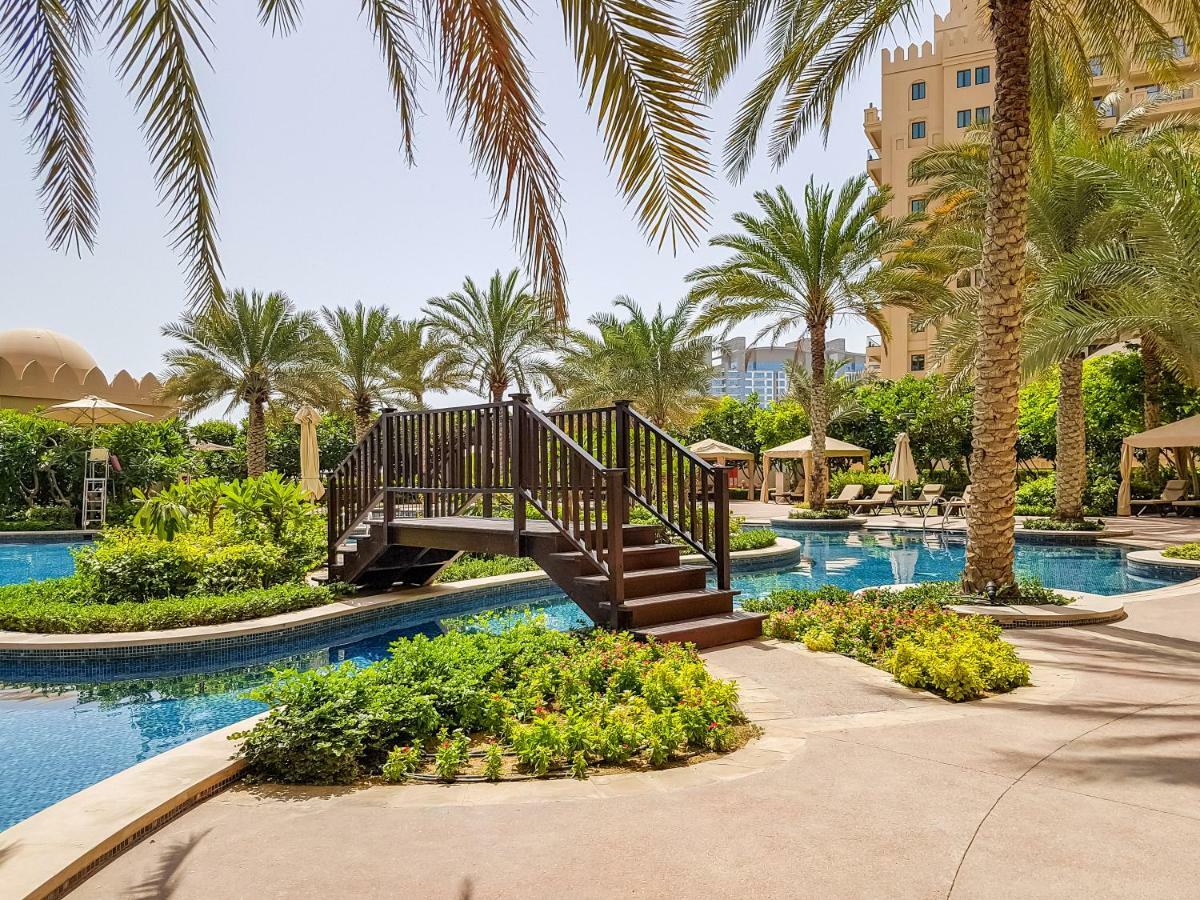 Beachfront Two Bedrooms On Palm Jumeirah By Deluxe Holiday Homes Dubai Exteriör bild