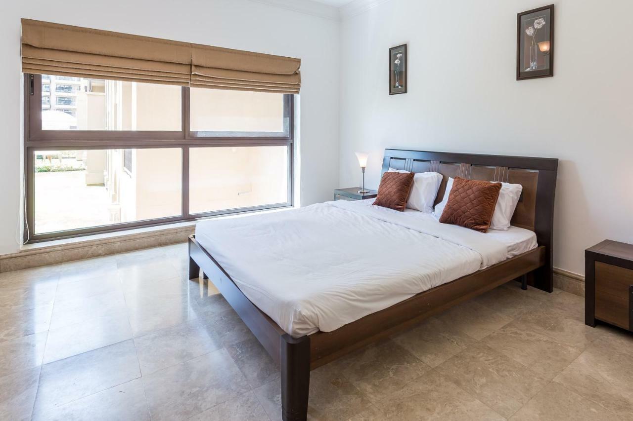 Beachfront Two Bedrooms On Palm Jumeirah By Deluxe Holiday Homes Dubai Exteriör bild