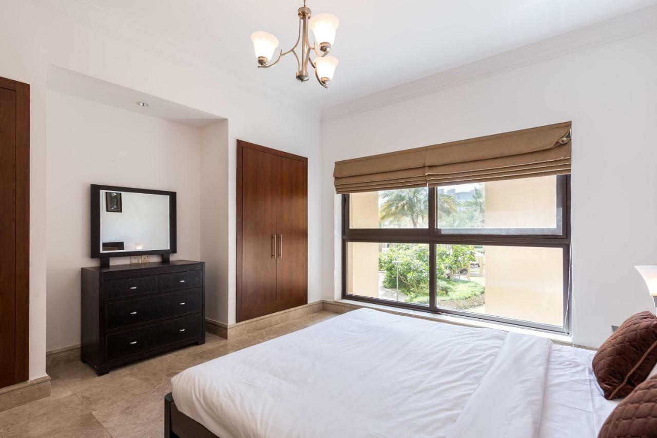 Beachfront Two Bedrooms On Palm Jumeirah By Deluxe Holiday Homes Dubai Exteriör bild