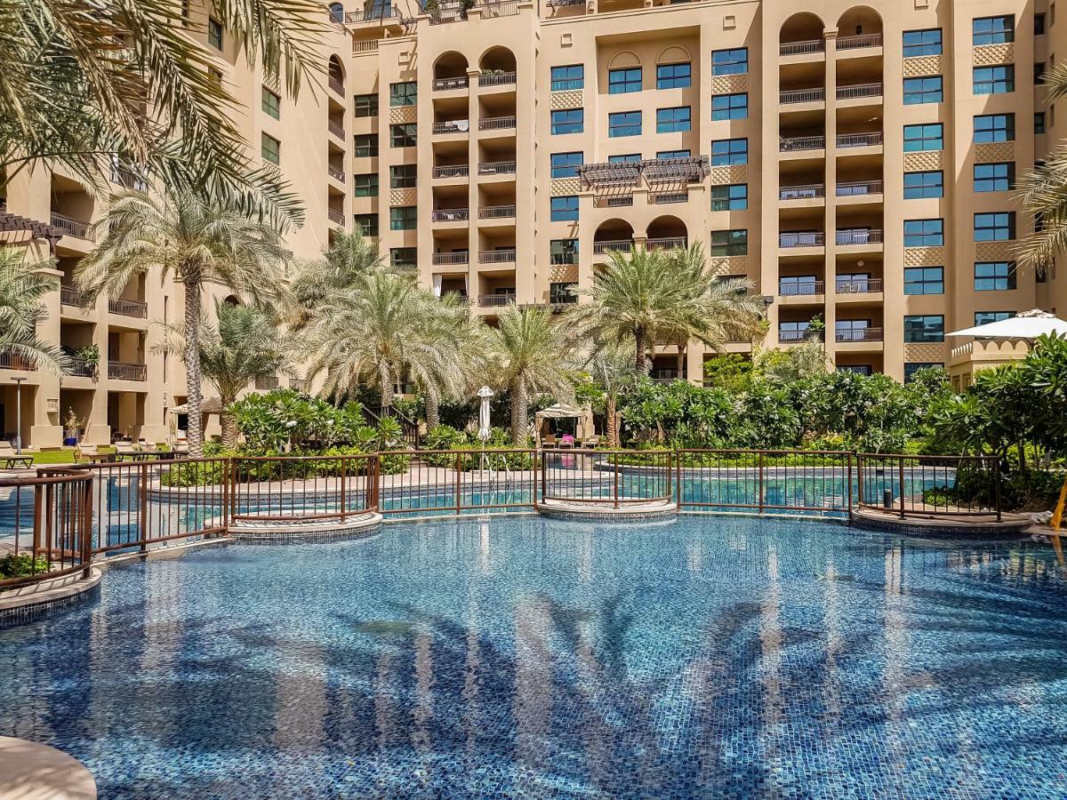Beachfront Two Bedrooms On Palm Jumeirah By Deluxe Holiday Homes Dubai Exteriör bild
